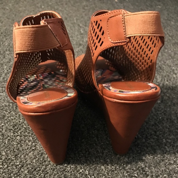 Madden Girl Charade Wedge Bootie - Picture 5 of 6